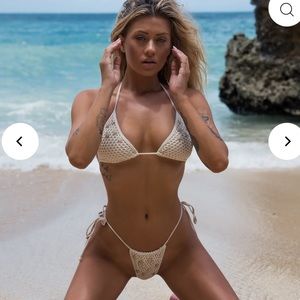 Castaway Bikini Andi Bagus